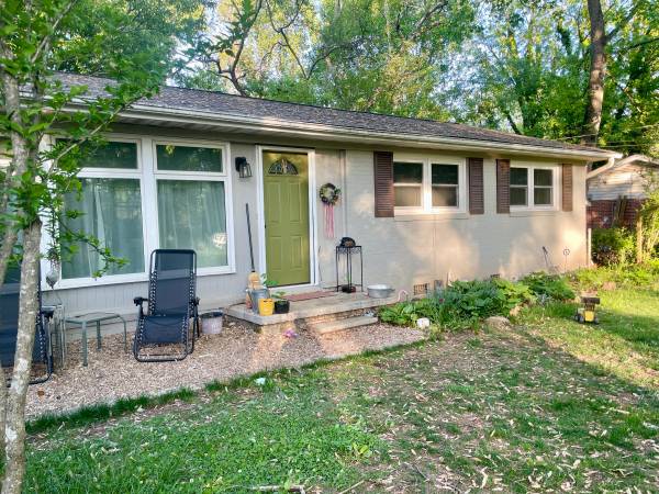 3 BR 1.5 BA Home in East Asheville close to lots 1