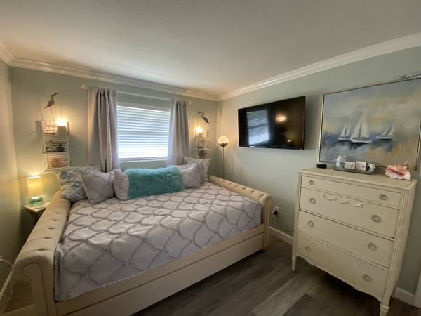 $2,000 / 1br - 500ft2 - Monthly Snowbird Rental - 2 Blocks from the Beach - 1 bed/1bath (Cape Canaveral)63923417315203124