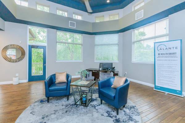 $2,120 / 2hab - 915ft2 - 2/HD, Acceso fácil a tiendas, Persianas falsas de madera de 2 pulgadas (4820 Kenmore Avenue, Alexandria, VA)63822291323905121