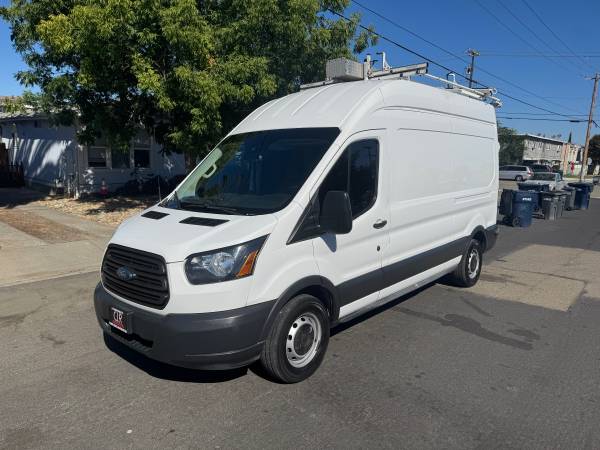 2018 Ford Transit T250, shelves