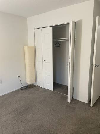 $1,100 / 1br - One Room available for rent in trendy 2BR and Den condo (Arlington)64040030338947121