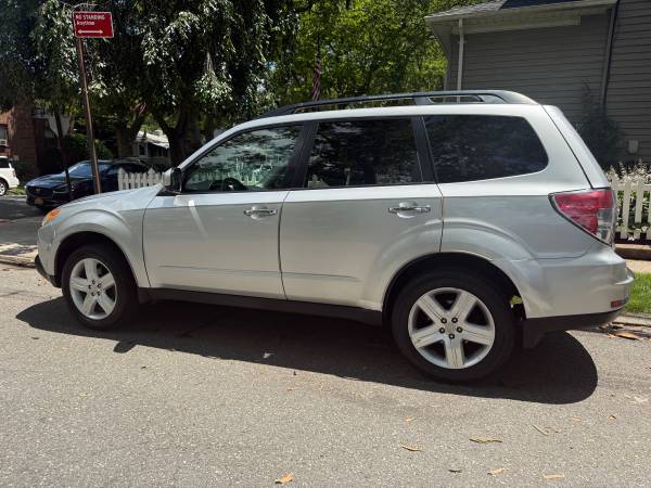 2010 Subaru Forrester runs great and it looks beautiful - $1,900 (Staten island)63654718614403123