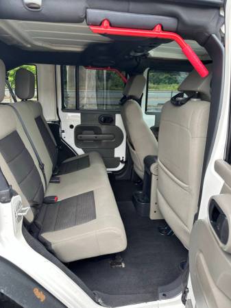 2010 Jeep Wrangler Unlimited 4x4 4WD Rubicon  4dr SUV SUV - $10,900 (Discount Motors LLC)63484933007107124