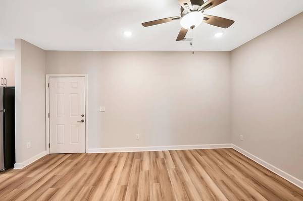 $1,450 / 2br - 950ft2 - NO app fees or Admin Fees APPLY TODAY FOR FREE (Burlington)64027442538499121