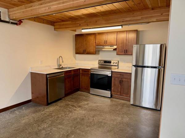 $1,770 / 1br - 647ft2 - AC, Stainless Steel Appliances, High Ceilings, Wood Laminate Flooring (Kern)63831398022403122