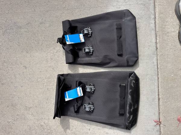 Giant H2PRO Rear Pannier bags - bicycle parts - by owner - bike