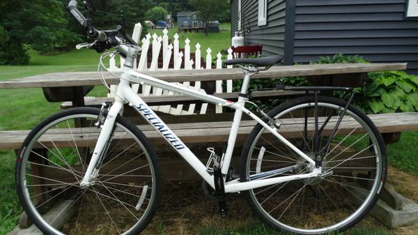 LIKE NEW 2016 Specialized Vita Sport 700 miles +EXTRAS 1