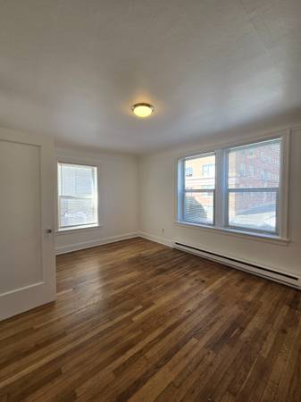 $1,525 / 1br - 625ft2 - Large 1 bedroom just reduced! (University District)63934548931843121