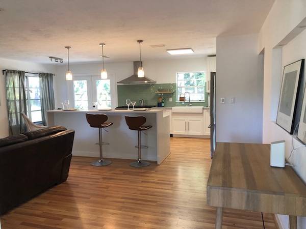 $3680.00 / 3br - 1750ft2 - Single-family home on one-half acre off tree-lined Riverland Road.64051002871169122