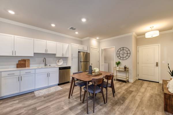 $2,395 / 2br - 1105ft2 - The Atherton is the BEST in Manteca! CALL FOR MOVE IN SPECIALS! (Manteca)63970306907010122