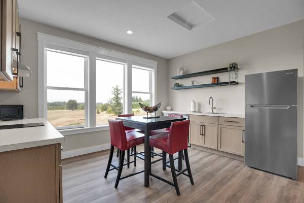 $2,200 / 1br - 1200ft2 - Fully furnished spacious apartment with stunning views in Oregon City64039059753346123