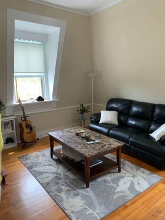 $1,795 / 1br - 1000ft2 - 1795 FOR THIS APARTMENT THAT FACES GUILFORDS HISTORICAL GREEN (DOWNTOWN  GUILFORD)64010164521219122