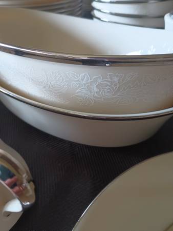 Lenox 10" Oval Vegetable Bowl 1