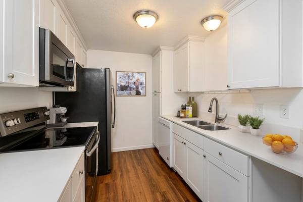 $2,125 / 2br - 1120ft2 - Public Transportation, Stainless Steel Appliances, 2 BD (2709 Lincoln Way, Lynnwood, WA)63944965013123123