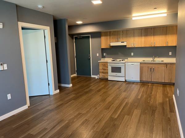 $1,295 / 2br - Affordable Two Bedroom Apartments Available in SE Portland (Centennial)63870109593089123