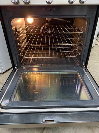 FRIGIDAIRE HORNO DE GAS - RITZMAN APPLIANCE - $400 (HALES CORNERS)63470459779713122
