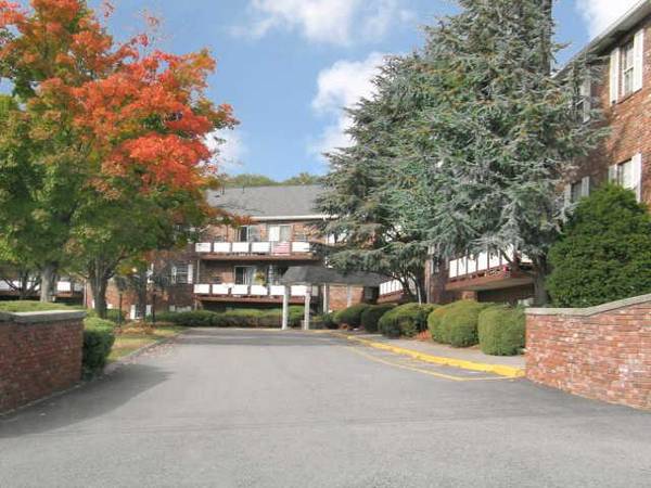 $2,095 / 1br - 920ft2 - Spacious apartment in quiet area/Heat included (Quincy)63699215743235123