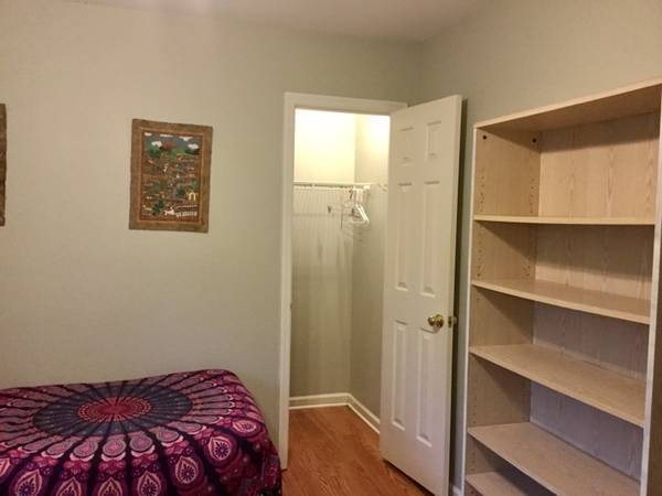 $500 / 2 dormitorios - 600 pies cuadrados - Habitación compartida con divisores privados (Santa Rosa)63370123682947123