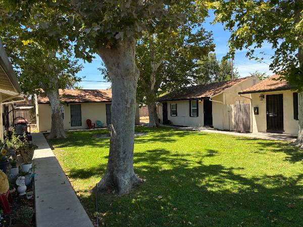$1250.00 / 1br - 350ft2 - **RENT SPECIAL!** - Charming Studio Duplex Apartment in Sacramento63900180375810120