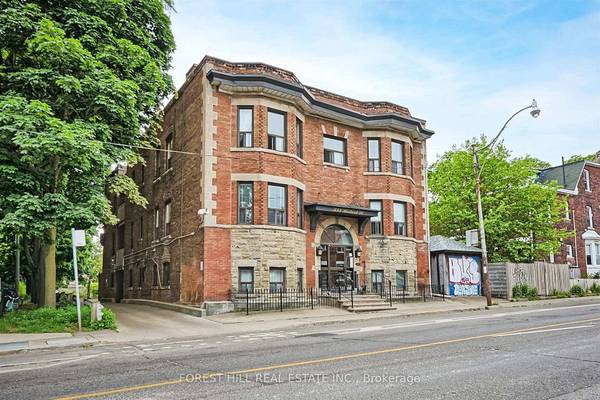 2 Bedroom, 1 Bathroom - Little Italy Brown Stone 4