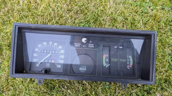 Volvo 144 Instrument Cluster Manual Stick Shift 1
