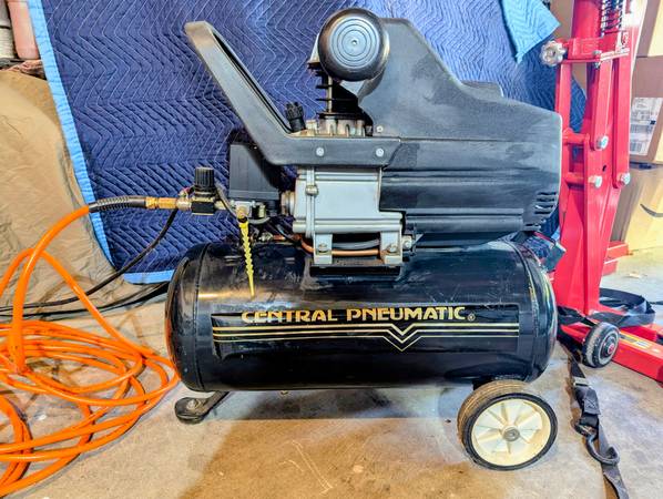 Central pneumatic 8 gal 2HP air compressor 1