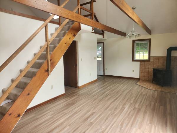 $1,800 / 1br - 860ft2 - Commuters Dream Location by Silver Lake, Tilton, NH (Tilton, NH)63656245341187122