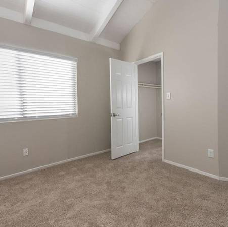 $1,994 / 3br - 1136ft2 - Plank Flooring, Corner unit, Pet Friendly, Laundry (Greenhaven/Pocket)63919495713538124