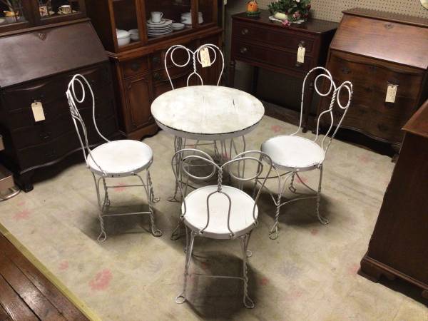 Parlor Table add Chairs 1