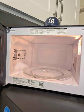 Kitchen Microwave 1