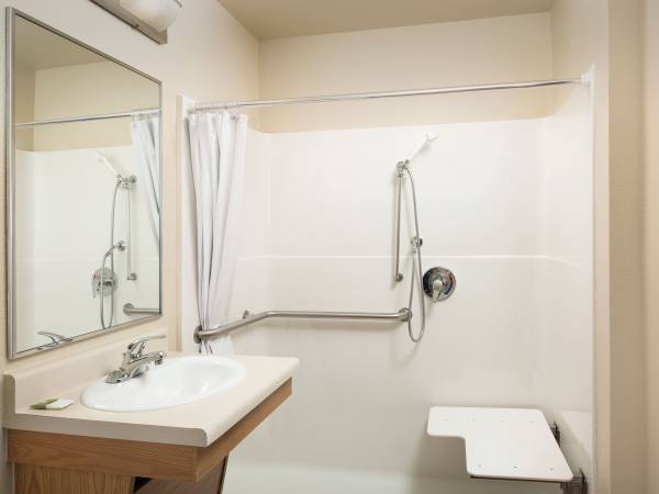 $1,500 / 1br - Fully Furnished ready to move in Apartment, No background check (Mentor)63907609983747123
