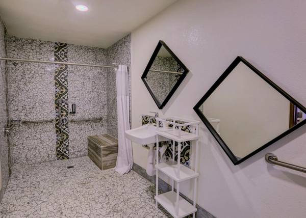 $399 / 1br - ¡TARIFA SEMANAL CON DESCUENTO! Todo incluido - WiFi, TV por cable, café de la mañana (Sur de Sacramento)64043667080067122