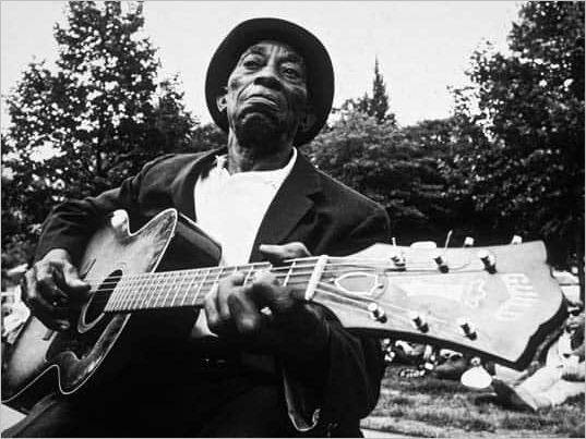 Blues guitar player looking for working/gigging acoustic/electric band (Denver)63921243802371122