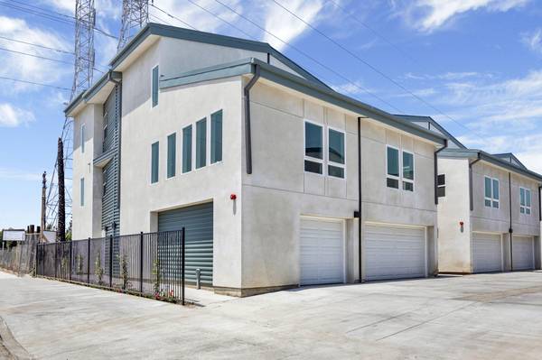 $3,700 / 4br - 1796ft2 - Welcome to Andrea Lane. Newly built, light-filled three story home (Sun Valley)63840113538947120
