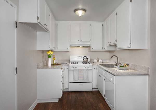 $3,445 / 3br - 1037ft2 - BBQ Area, Controlled Access Gated Community, Amazon HUB Parcel Locker (11622 Carmenita Rd, Whittier, CA)63701130247683124