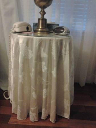 Small Round Tables 1