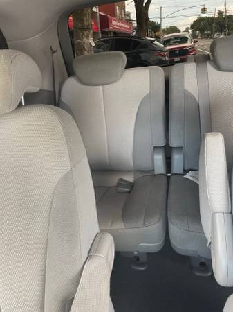 2010 Kia Sedona - $2,995 (Co op City)63654717171459122