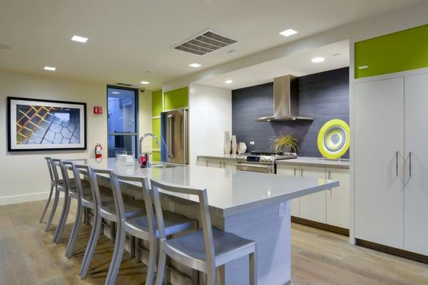 $3,743 / 1br - Spa/Hot Tub, Stainless-Steel Appliances, Dishwasher (mountain view)63668028398595120