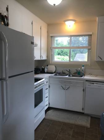 $825 / 7br - 92ft2 - Nice clean room available near Northgate area (Northgate)63884887588739123