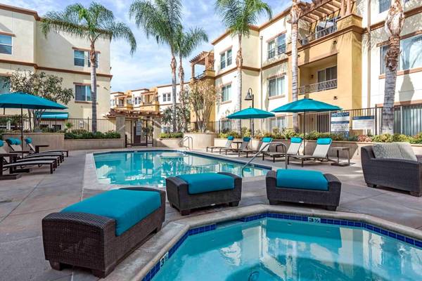 $2,929 / 2br - 1083ft2 - NEST Thermostat, Controlled Access, 2/BD (9733 Topanga Canyon Blvd, Los Angeles, CA)63912983930498122