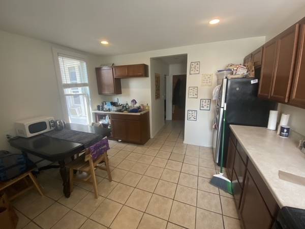 $1,095 / 1br - Row house 1 bedroom right behind Up-Down Arcade Bar! VIDEO TOUR! (Uptown)63990229920514120