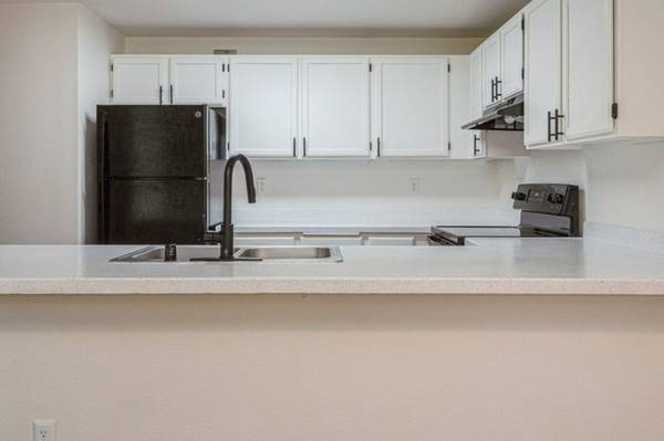 $2,836 / 3br - 1200ft2 - Renovated Homes Available, Spacious Closets, Fully Equipped Kitchens63890096551683120