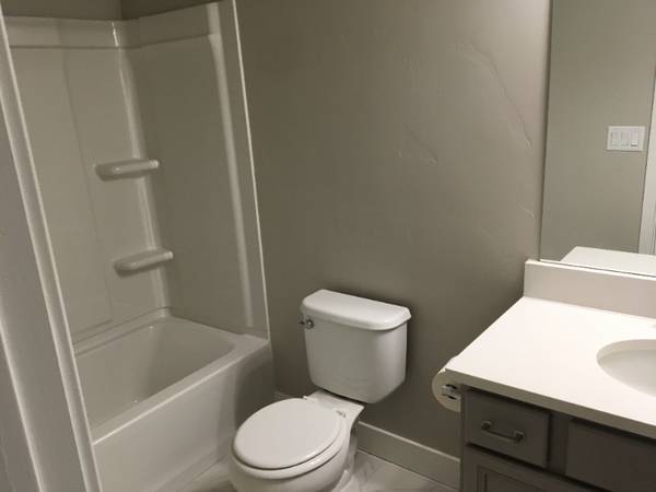 $2250.00 / 4br - 2178ft2 - Gorgeous 4 Bed 3.5 Bath Townhome in Draper with Amazing Basement64037556541570124