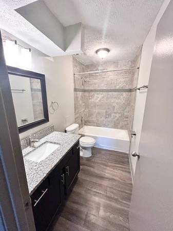 $1,299 / 2br - 1028ft2 - Take the next big step, here with District! (Louisville)64008825399683124