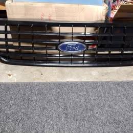 Grill for 2003 Ford explorer 1