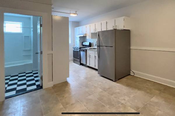 $2,100 / 1br - ** NO FEE ** Beverly 1 bed off Pond St in Beverly. W/D in unit.63810012820353124