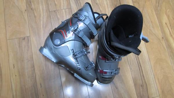 Ski boots 1