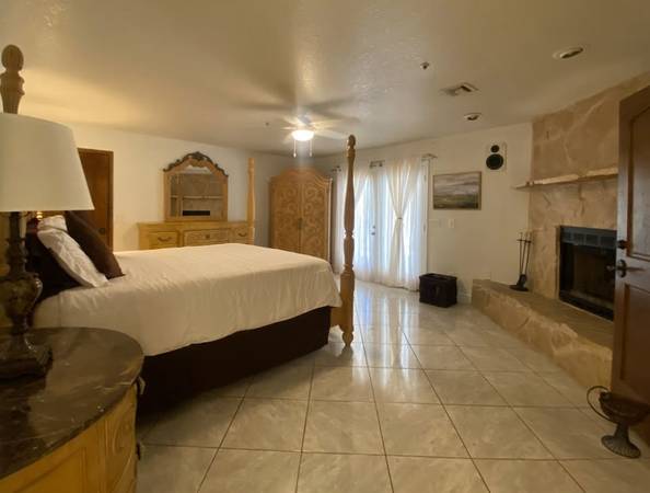 $1,550 / 6br - 720ft2 - GIANT PRIVATE ROOM w/attached bathroom, 10x20 closet, private entrance (Lake Havasu City)63618517681025121