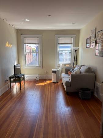 $3,700 / 3br - Oak Square Brighton, MA Apartment - No Broker Fee - Move in October (Brighton)63856339359233120