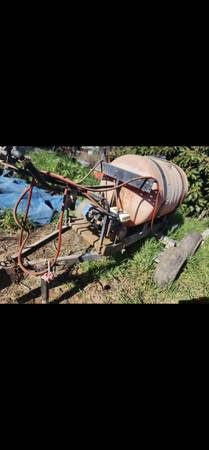 Pbm tandem axle sprayer strip sprayer with booms 1